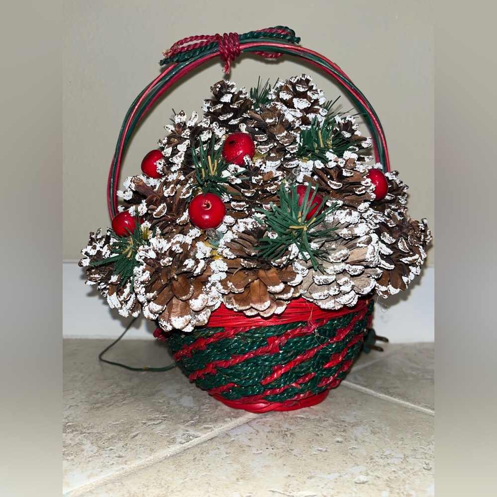 Pinecone and cranberry christmas basket ( lights up )